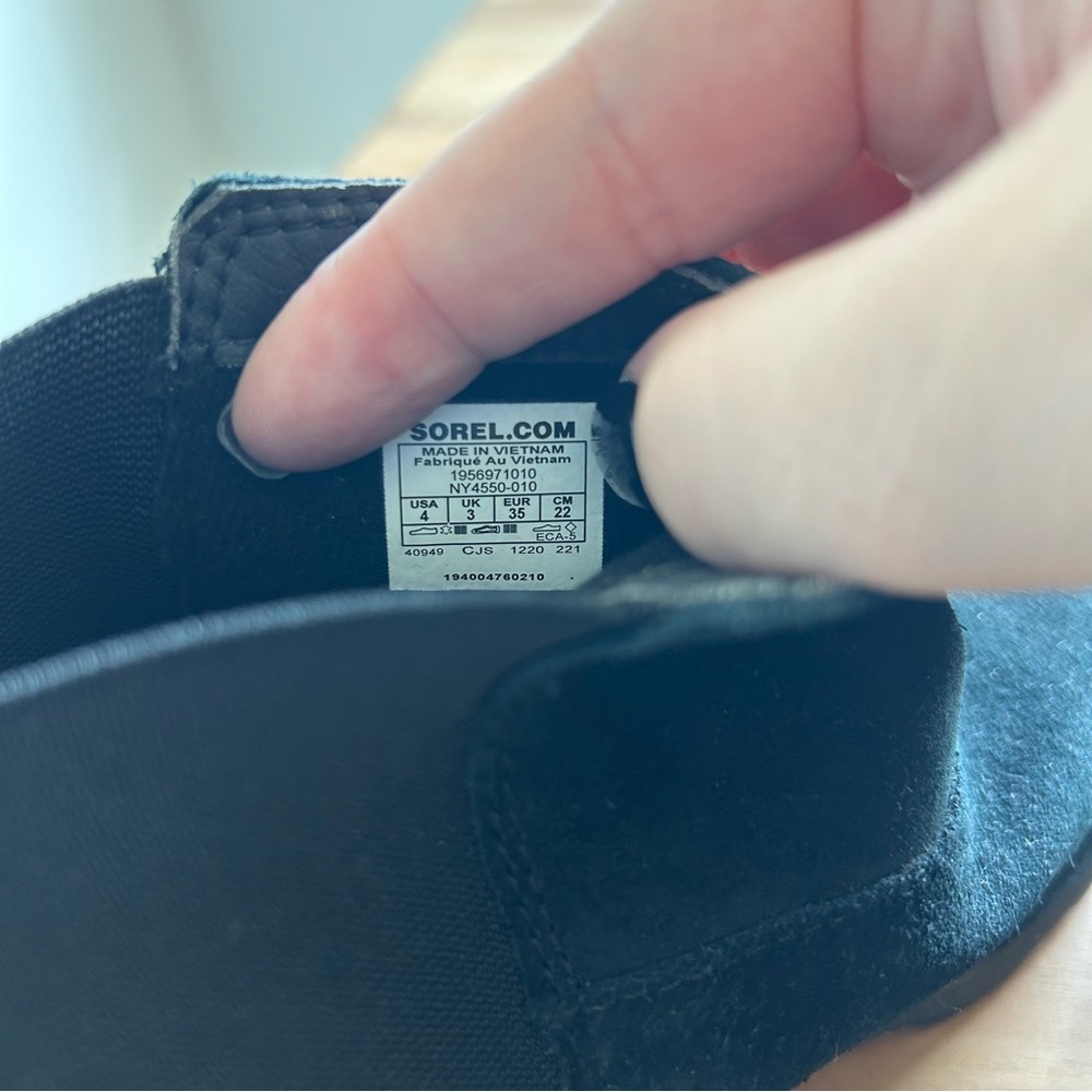 New Sorel Youth Emelie Chelsea Boots - Picture 5 of 5